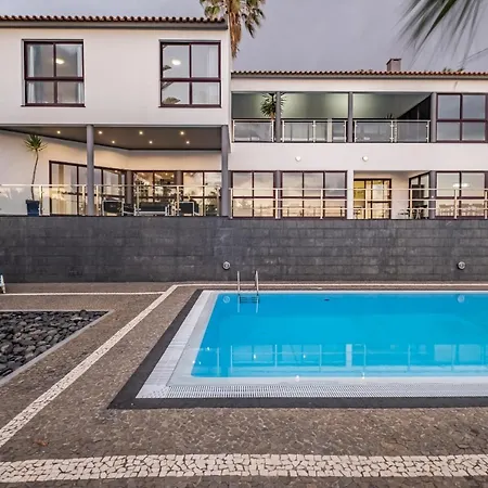 Ample With Pool And Gorgeous Ocean View Funchal