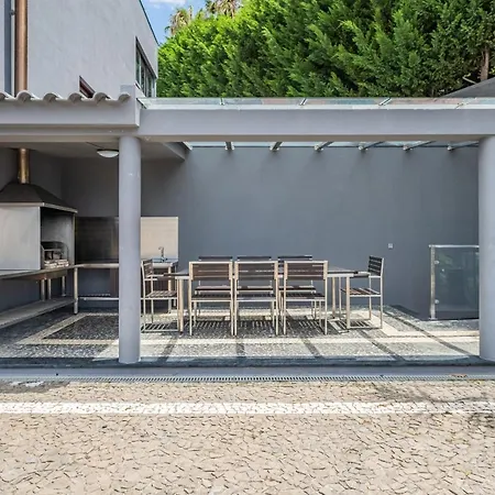 Ample With Pool And Gorgeous Ocean View