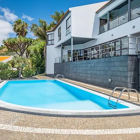 Ample With Pool And Gorgeous Ocean View Villa *