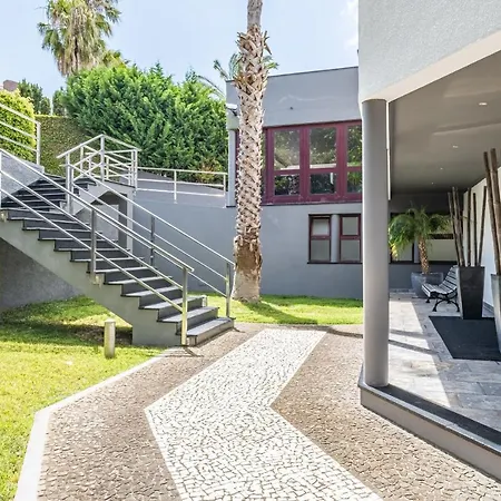 Ample With Pool And Gorgeous Ocean View *