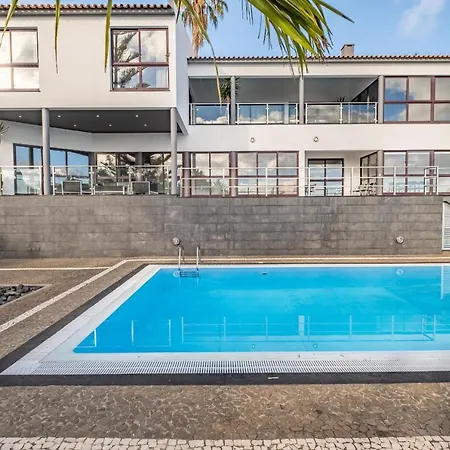 Villa Ample With Pool And Gorgeous Ocean View