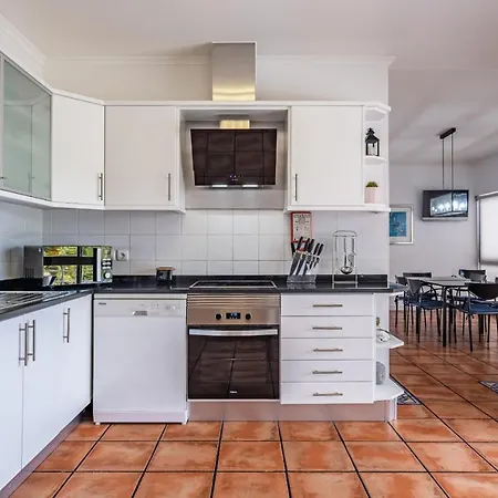 Villa Ample With Pool And Gorgeous Ocean View Funchal