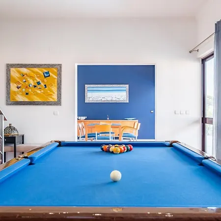 Ample With Pool And Gorgeous Ocean View Funchal